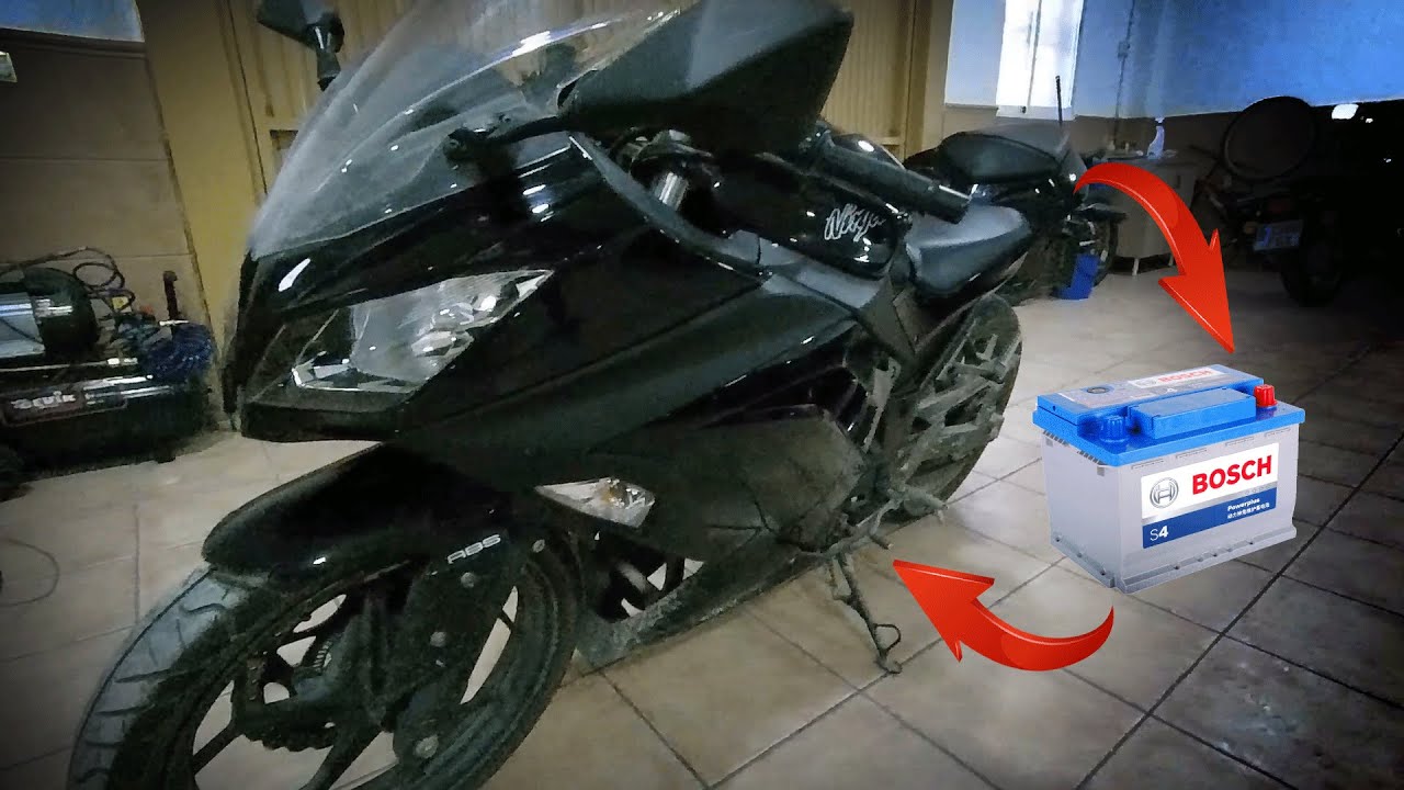 CAMBIO DE BATERÍA NINJA 300. Battery Removal.