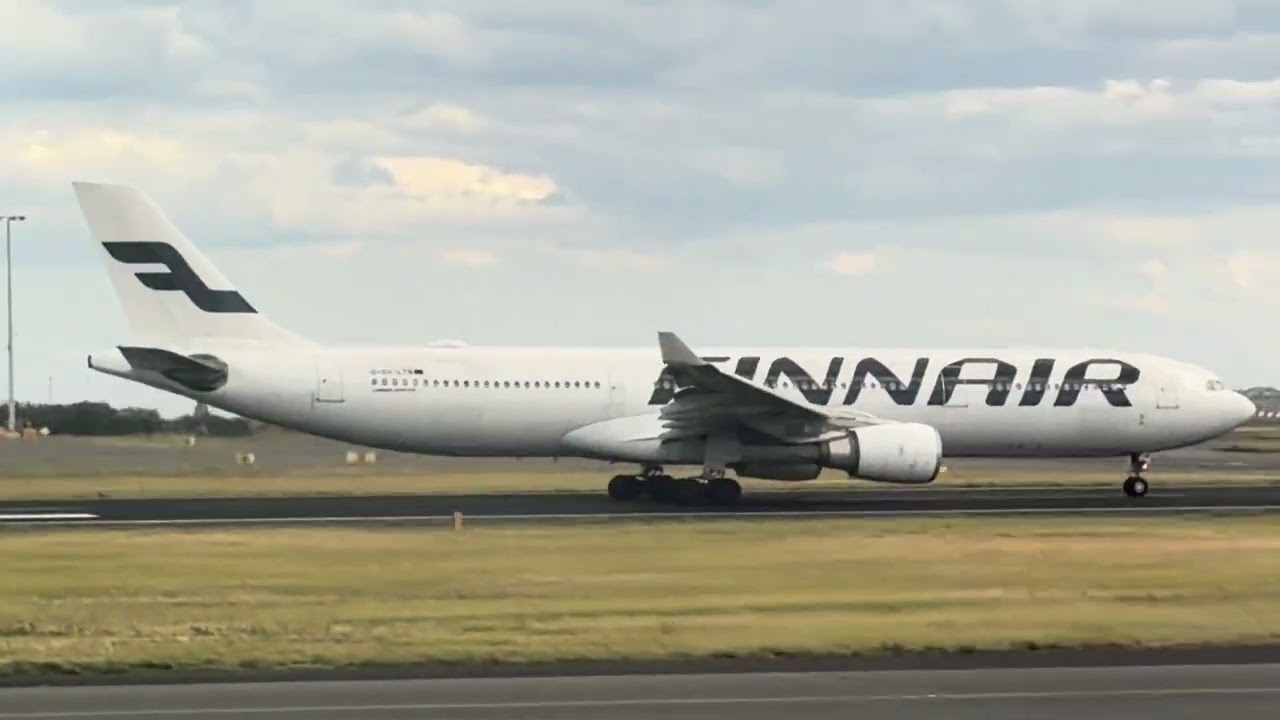 PLANE SPOTTING TAKES OFF FROM SYDNEY AIRPORT IN DAY AND EVENING