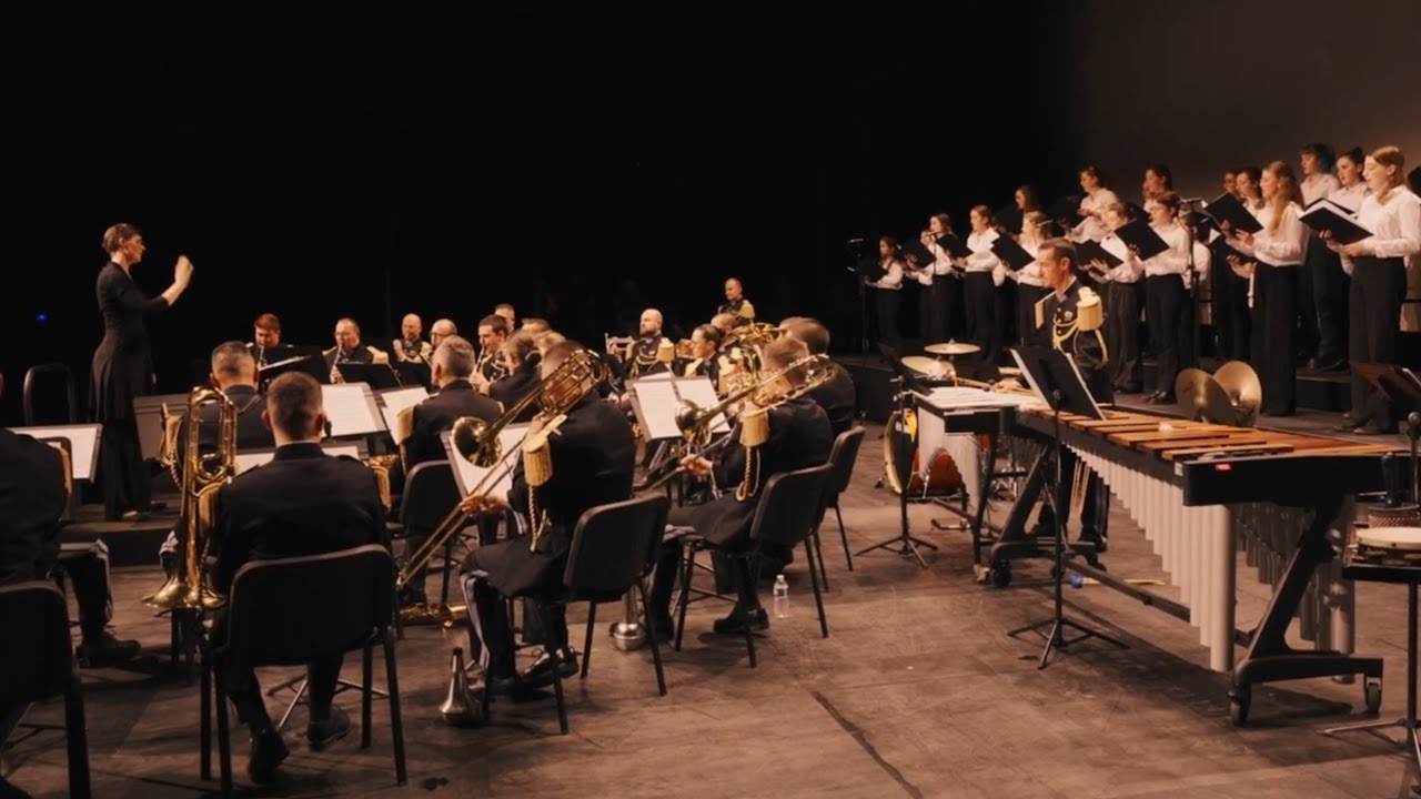 Tchikidan - &Eacute;tienne Perruchon - Ma&icirc;trise de Bretagne et Musique des Transmissions