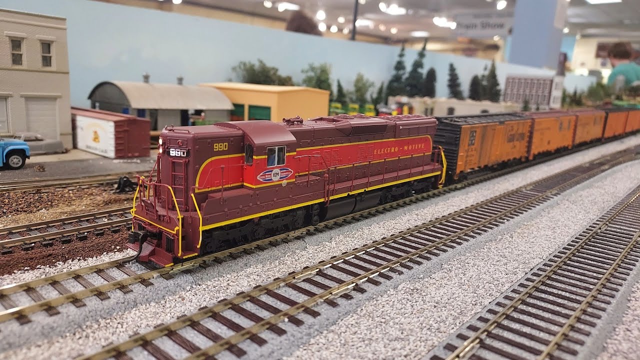Running Trains at the NE-IA Railroaders club September 2025!