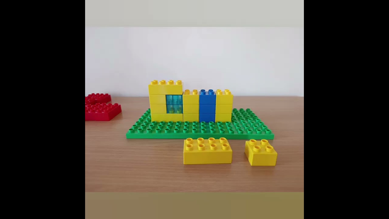 конструювання з LEGO Будиночок для зайчика