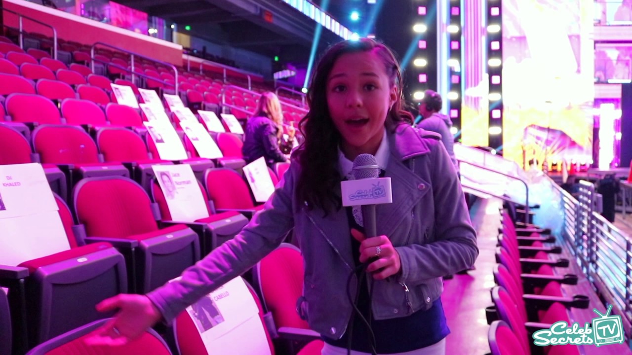 2017 Kids' Choice Awards Seat Card Tour with Breanna Yde | CELEB SECRETS