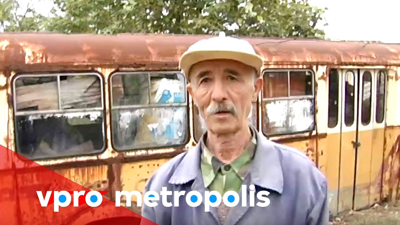 A rusty old bus as a home in Serbia - vpro Metropolis 2013