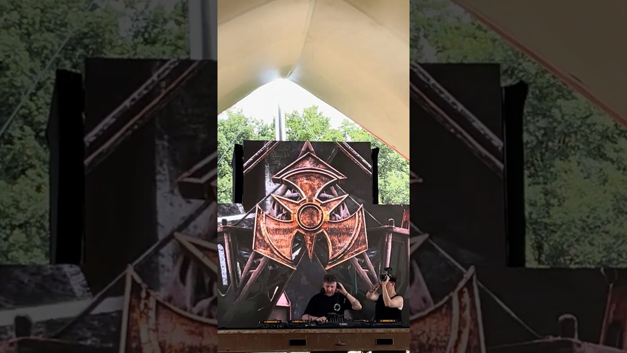 Fortanoiza playing a remix of the soundtrack of Happy Tree Friends at Dominator 2025, Eersel