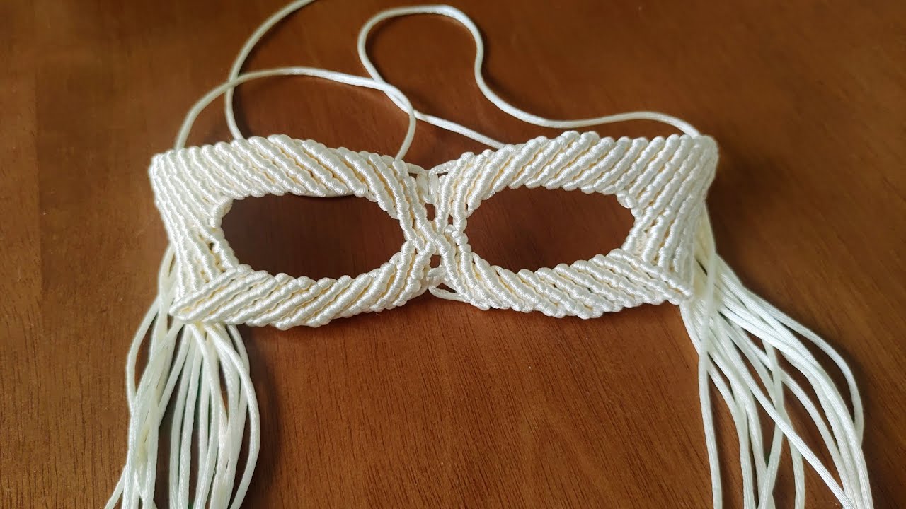 Máscara de Carnaval em macramê