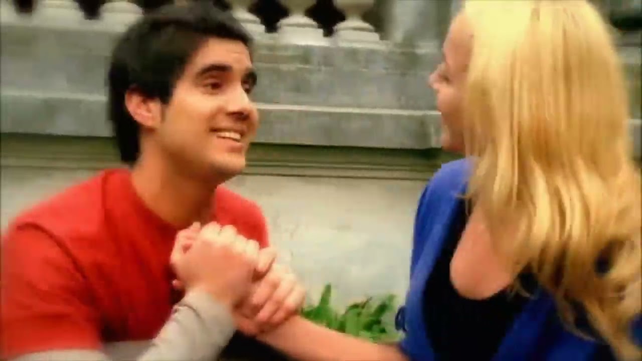 Eres La Musica en M&iacute; - Valeria Gastaldi y Dani Martins - Video Clip