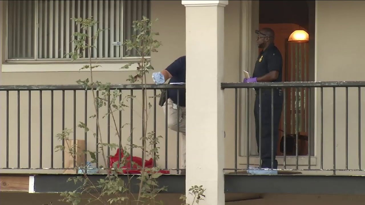 2 women stabbed: 1 dead, 2nd hospitalized, police say