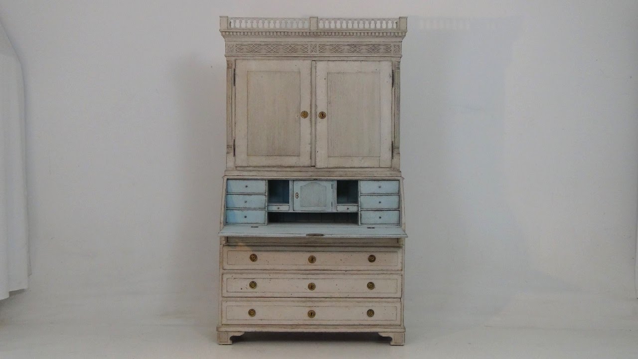 Rare Gustavian two part bureau richly carved with original locks and key I Selected-antiques.dk