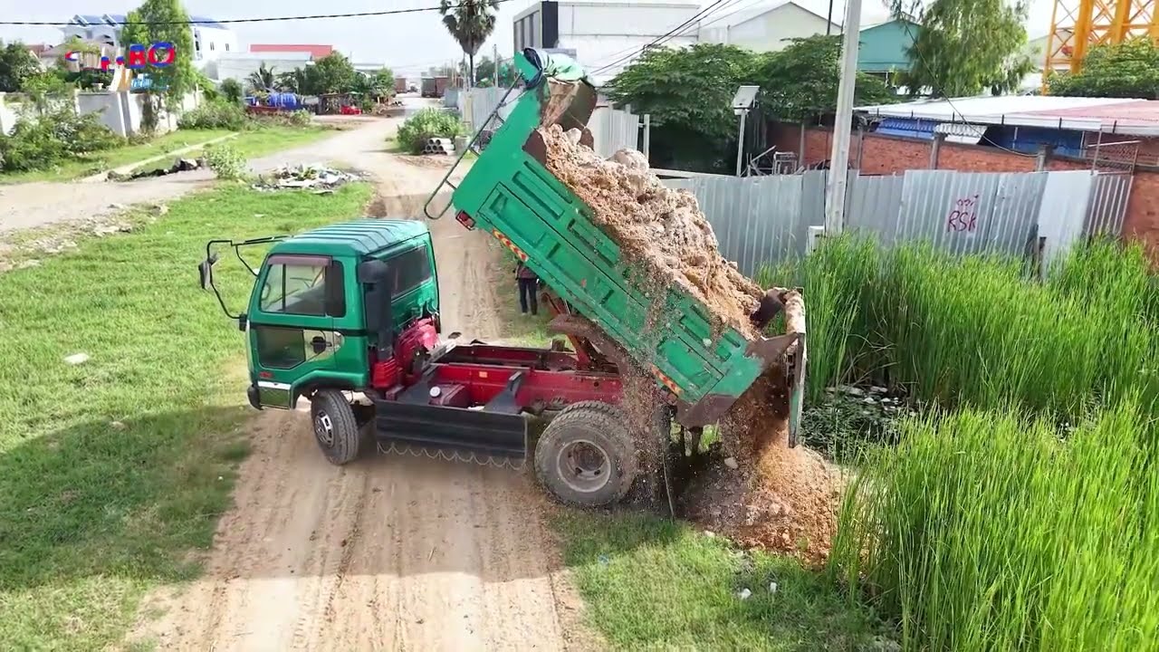 Wonderful Start Project Landfill by Expert Skill Driver Dozer KOMATSU D20P Pushing SoilRock &5TTruck