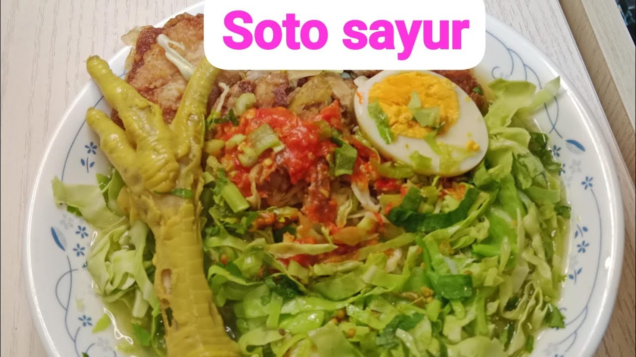 Makan nasi soto sayur  mantap lur  