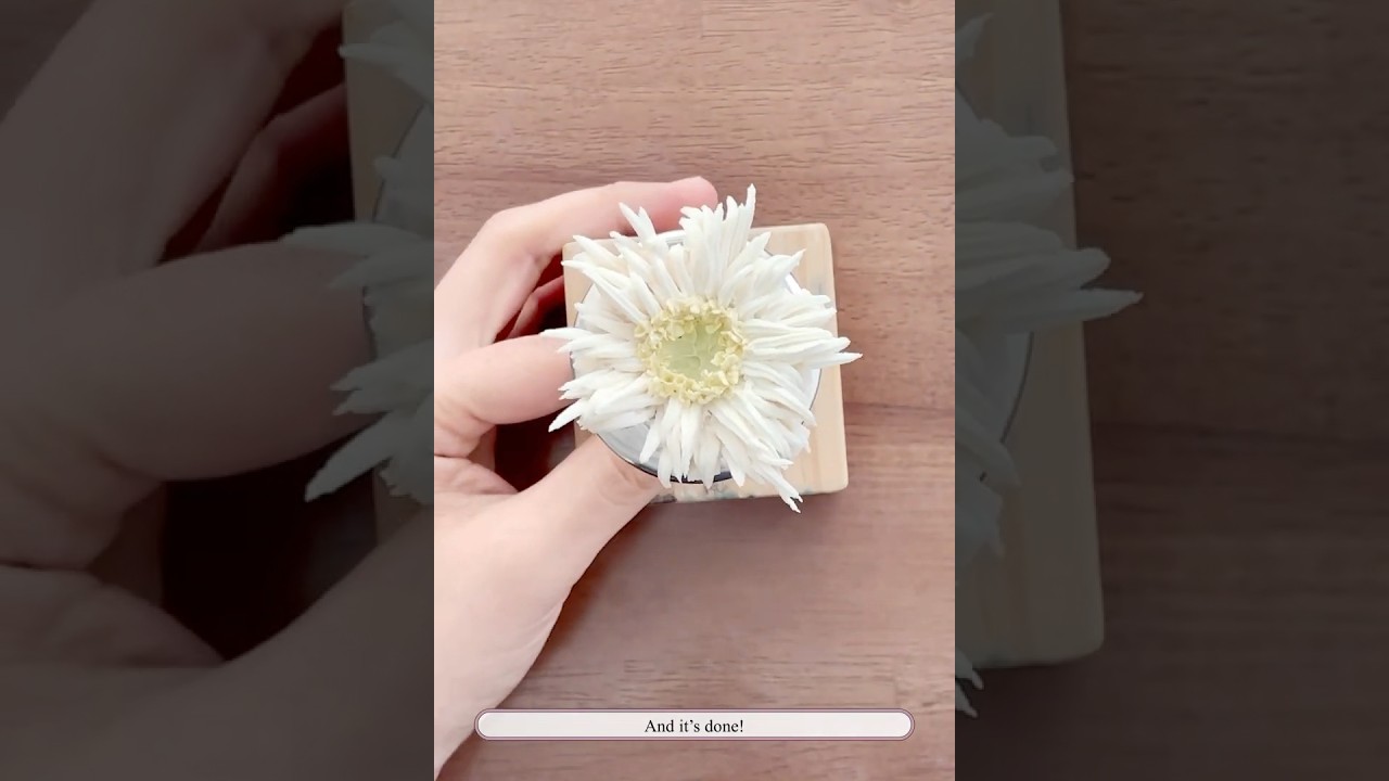 &ldquo;Is that a real flower?&rdquo;Hyper-realistic gerbera piping tutorial! #flowercake #buttercreamflowers