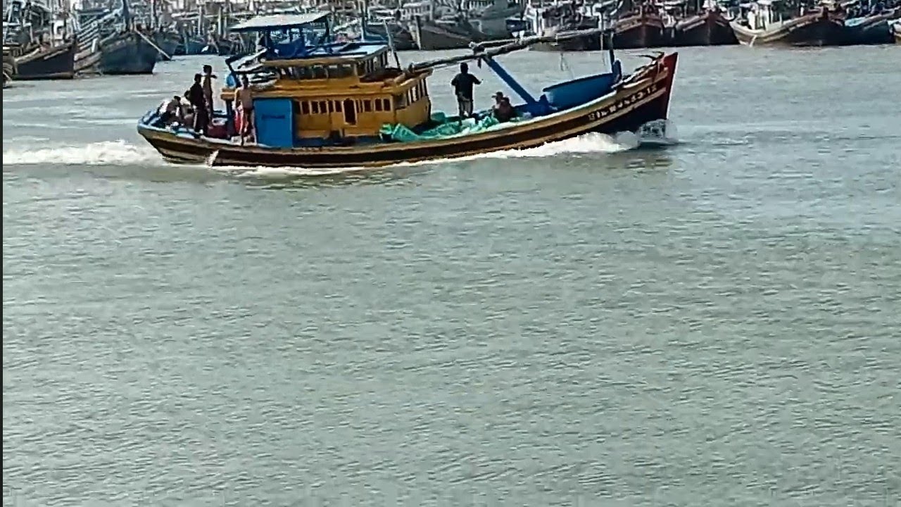 GHE LẶN SÒ VỀ BẾN  .