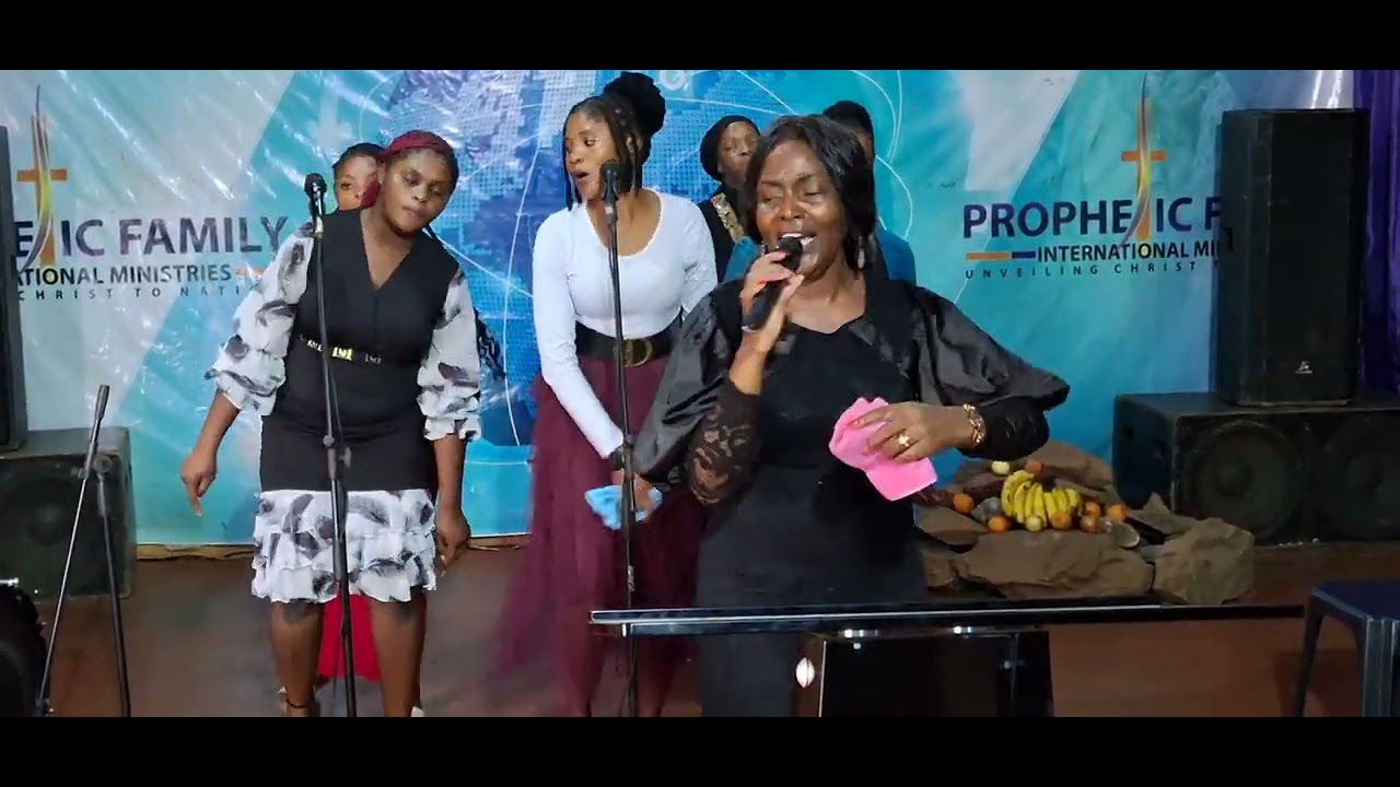 Makanaka Mwari/Kudenga kwakanaka medley: Lindy Chadya