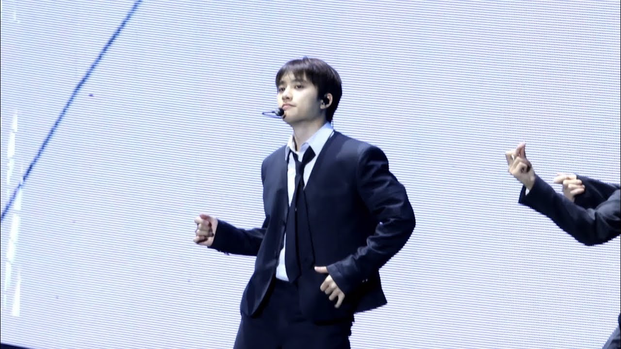 251214 엑소 팬미팅 첫공 (EXO'verse)- 으르렁 (Growl) (D.O 도경수 Focus) 으르렁 추는 디오 귀하다...근데 이쁘고 귀엽고 멋있다...