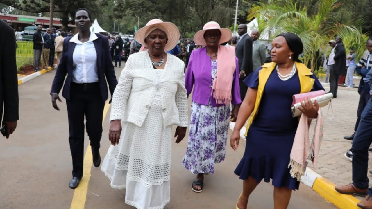 RUTO'S MOTHER ARRIVES AT BOMAS OF KENYA AHEAD OF PRESIDENTIAL RESULTS ANNOUNCEMENT!!