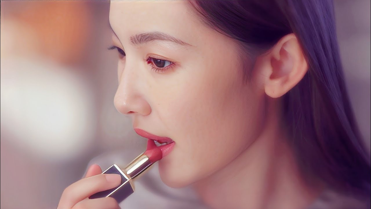 جوزها عايز يطلقها فبتغير من نفسها وشخصيتها الضعيفة وبتخليه يندم ويجري وراها علشان تسامحه وترجعله