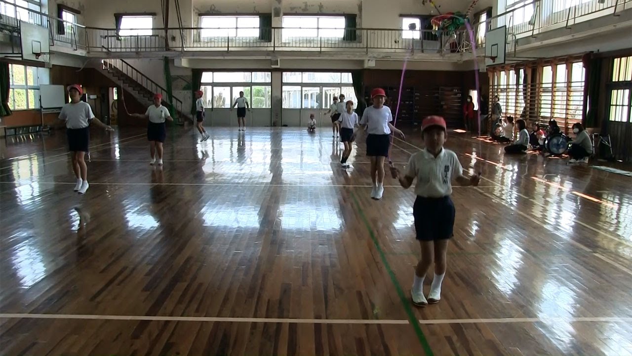 種子島の学校活動：国上小学校なわとび大会