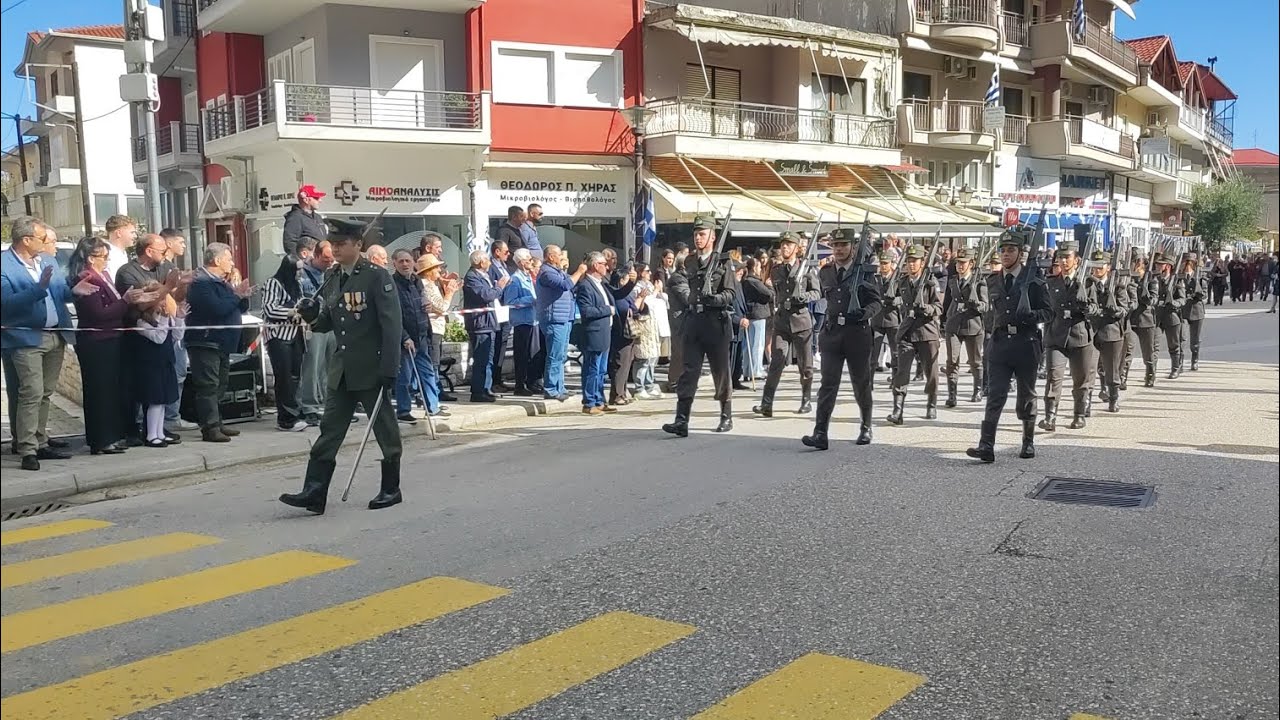  Μαθητές, Σώματα Ασφαλείας και ΣΜΥ σε μια Εντυπωσιακή Παρέλαση στην Πύλη για την 28η Οκτωβρίου 