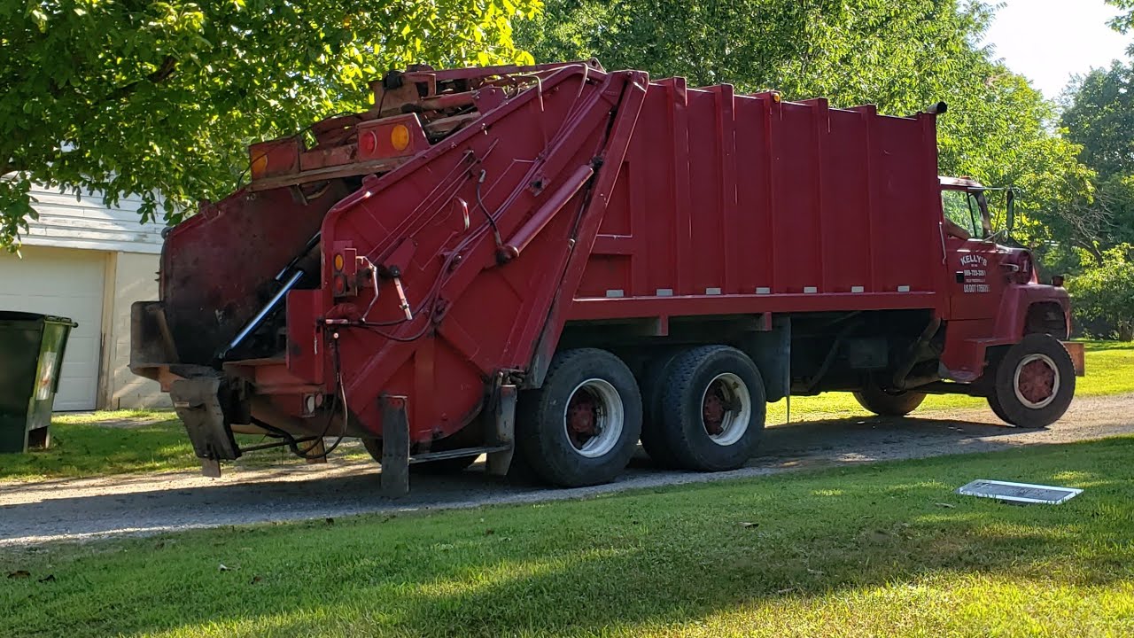 Kelly's Refuse: Classic Ford Leach Garbage Trucks