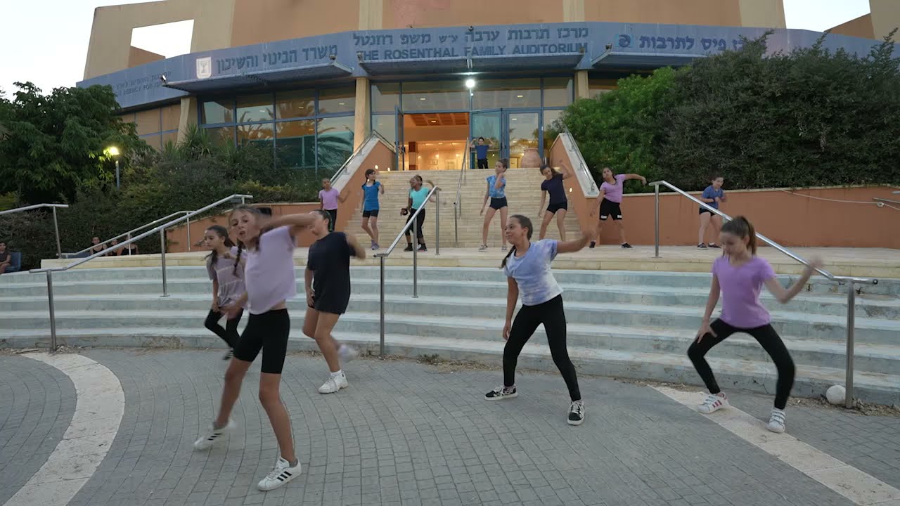 156.8 Zoom Out -מופע סטריט