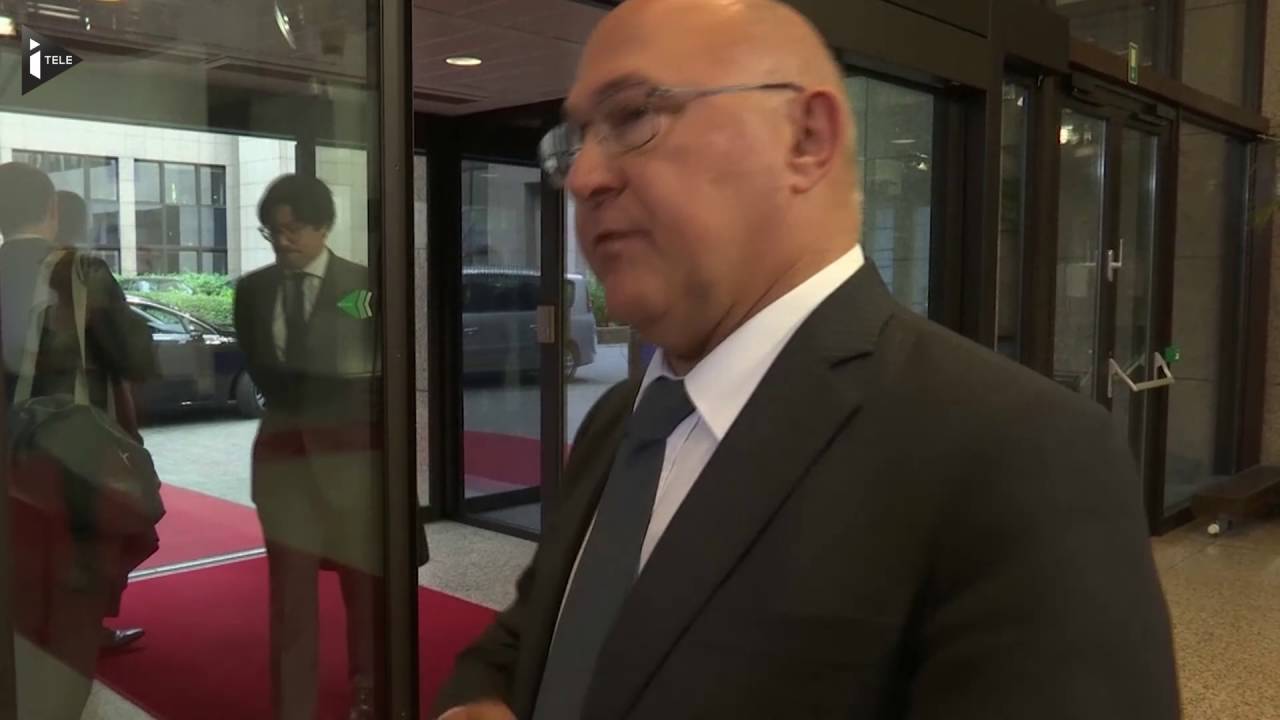 Michel Sapin reconna&icirc;t un geste 