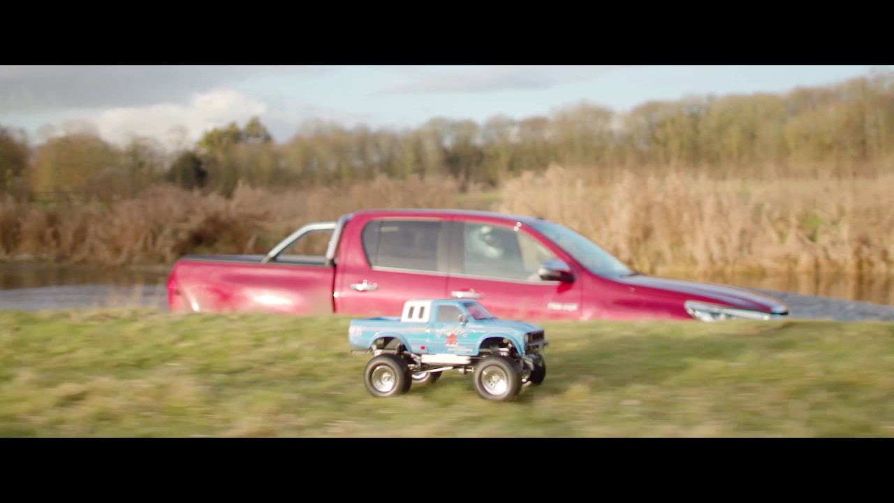 Hilux Little and Large: Wade