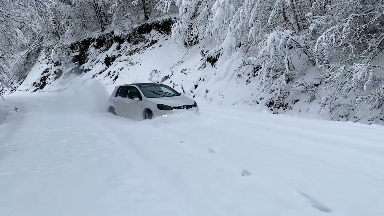 Golf 6R 4motion at snow