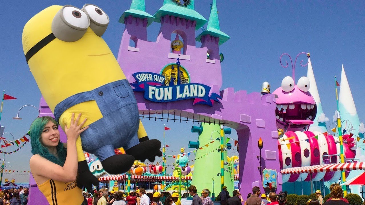 Winning Super Silly Fun Land Carnival Games | Universal Studios Hollywood | Despicable me