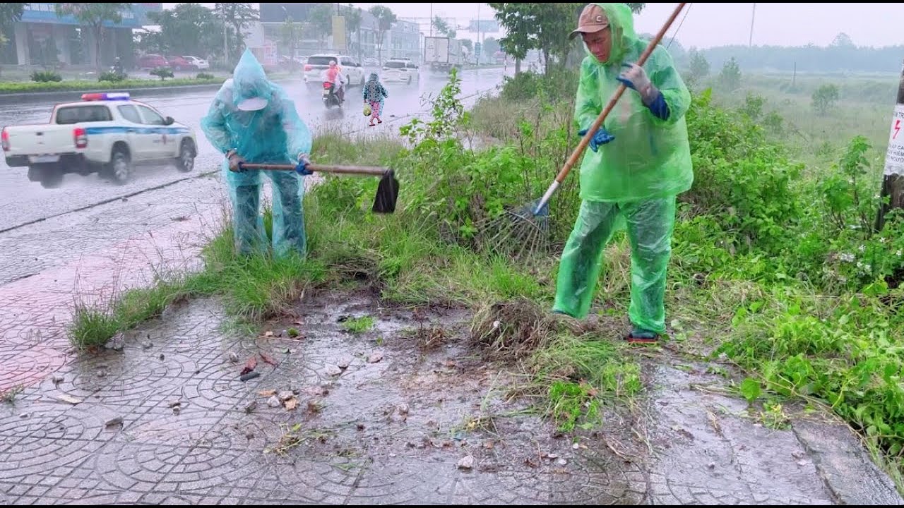 Это было ужасно, когда мы чистили тротуар под дождем и возникла вонь