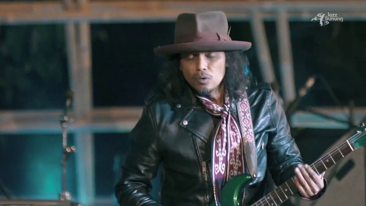 Gugun Blues Shelter live at Jazz Gunung Bromo 2019 - Jemu