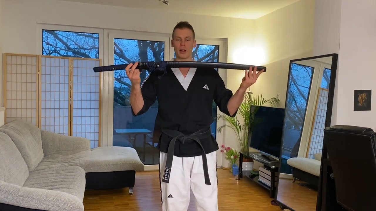 Katana Training im Wohnzimmer Schwertkampf lernen