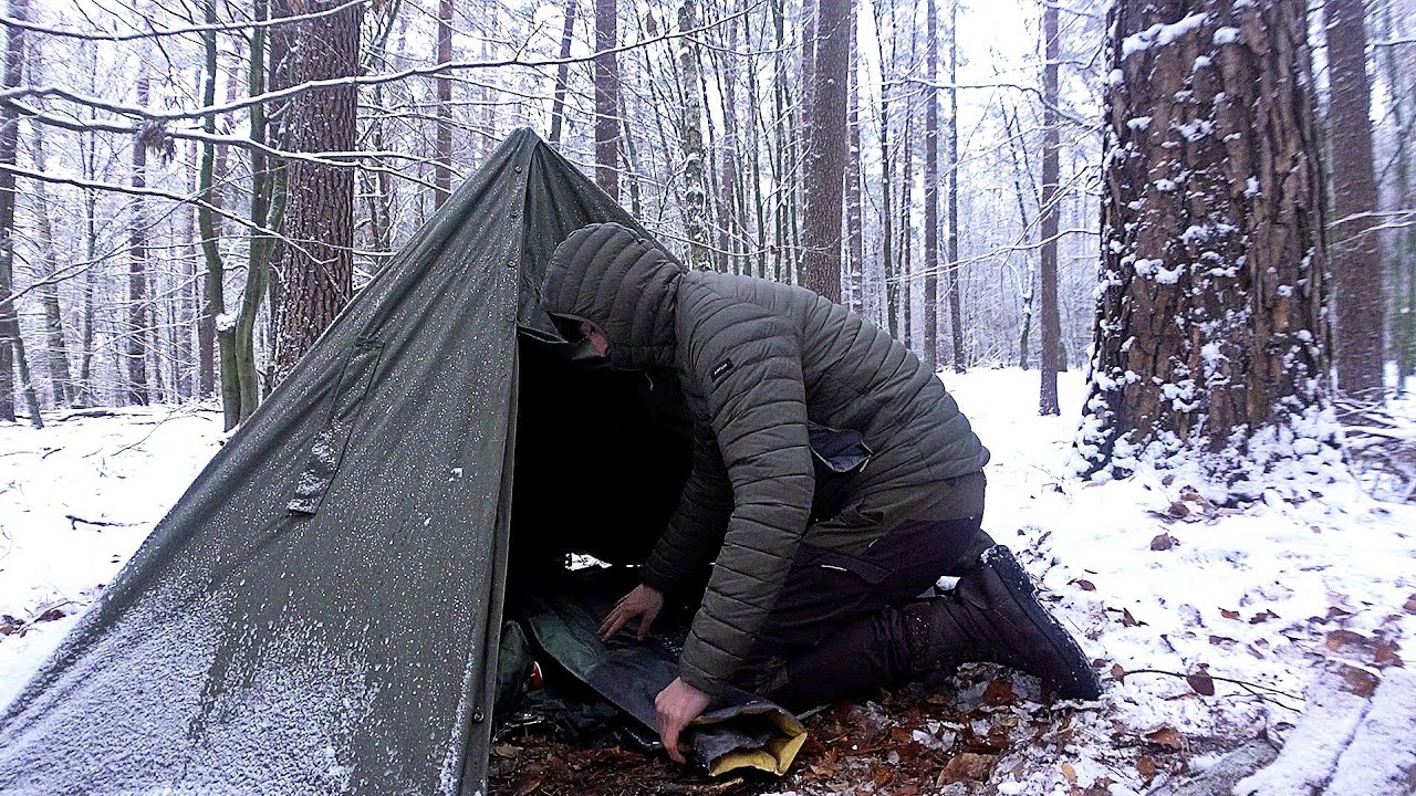 Zimowy Biwak pod Namiotem z Pałatek i Dłuuuga Noc w Lesie.