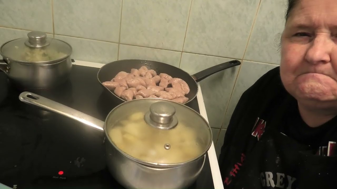 Капуста, колбаски и картошка {Польское блюдо}