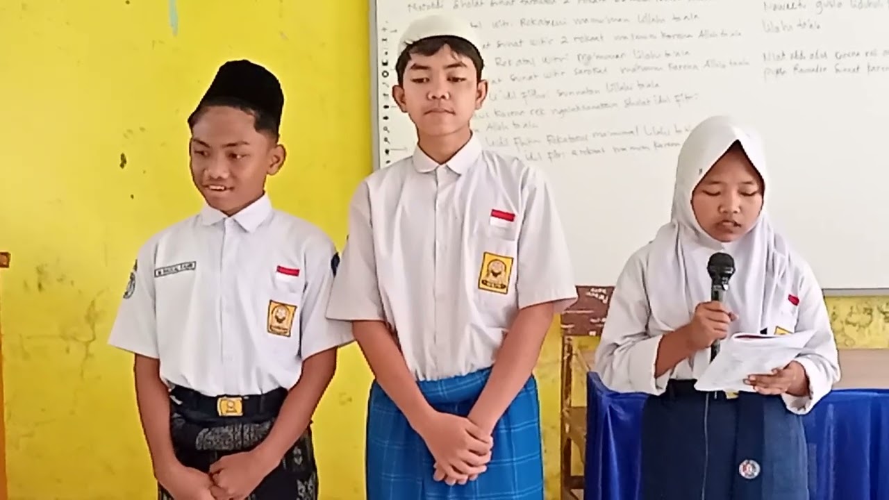 Menceritakan tentang kisah nabi Yunus 