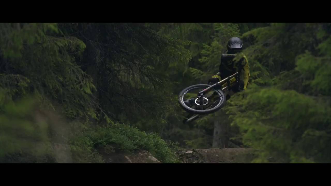 COMMENCAL Remy METAILLER rides Hafjell Bikepark