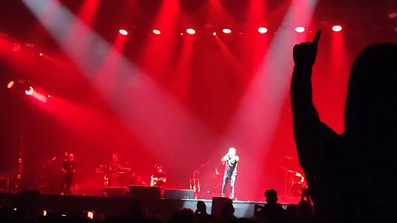 Fabrizio Moro - Sono anni che ti aspetto - live Forum Assago 03/04/2025