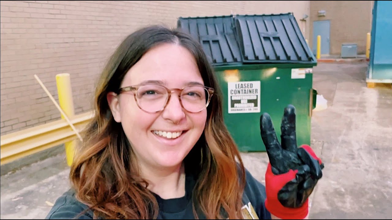 Early Morning Dumpster Diving at the Mall – I Found Candles and More!