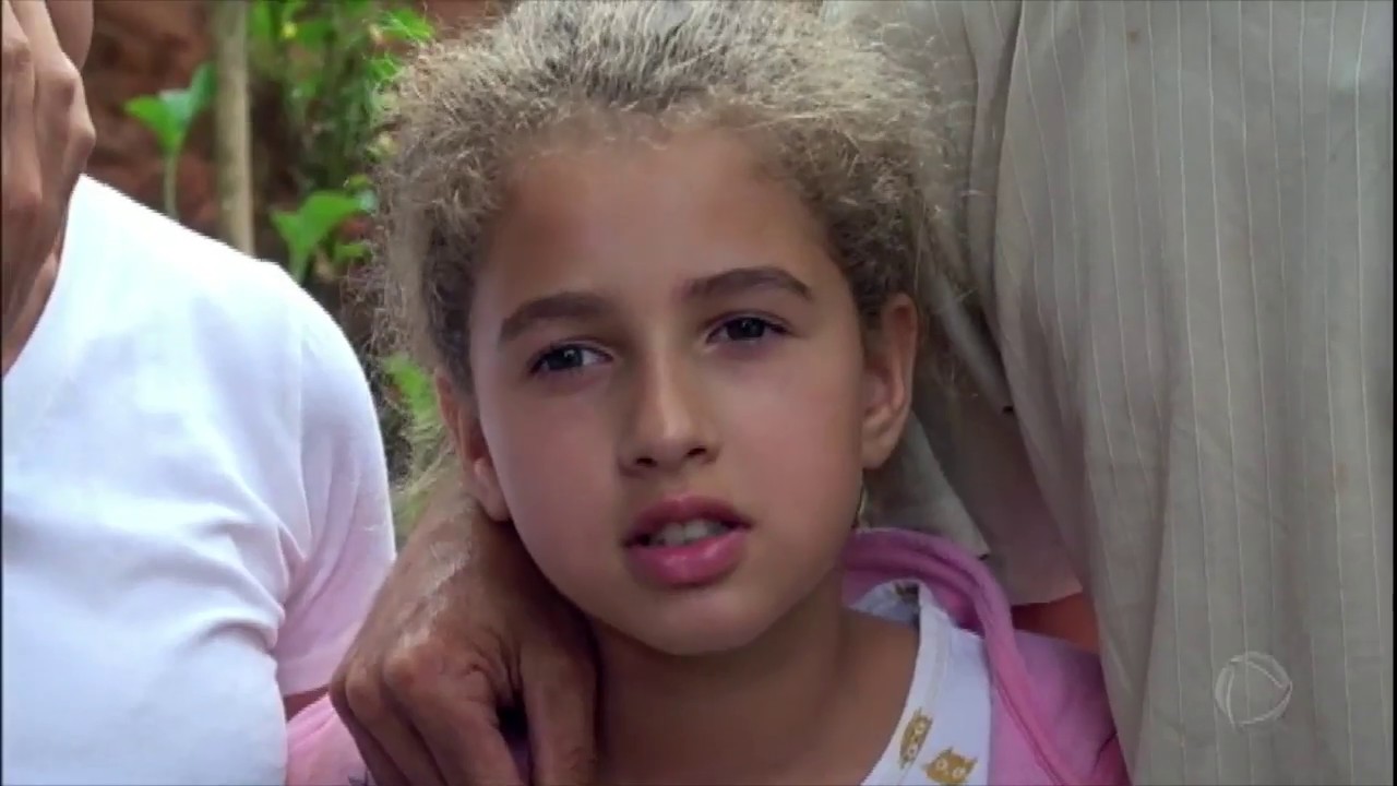 Conheça a história da menina que colhe pimentas para ajudar os pais