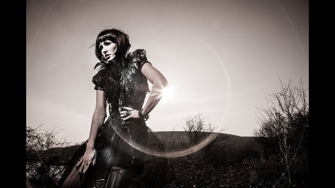 Elinchrom - Mark Cleghorn Shoots Fashion on Location