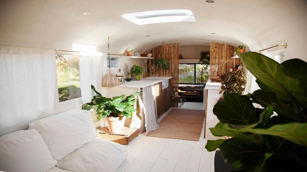 This Bus Became a Solar Powered Skoolie Paradise#solarbusiness #skoolielife#offgridliving#tinyhouse