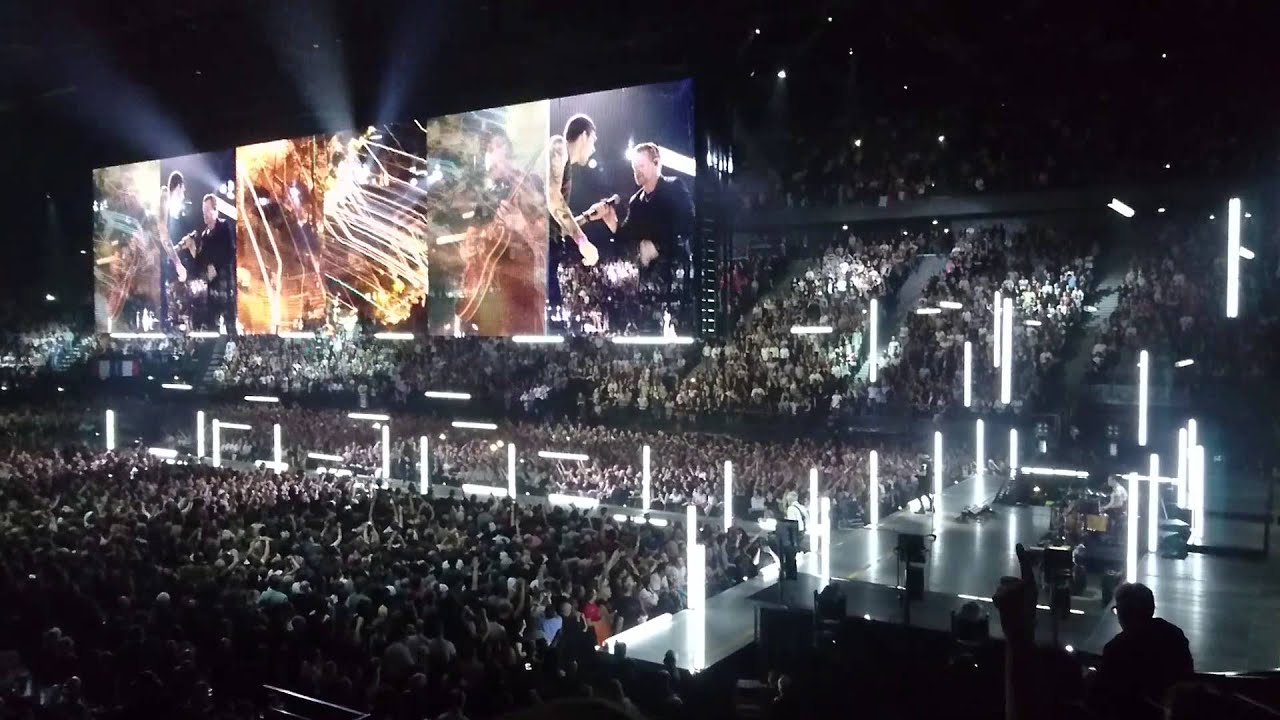 U2 BERCY 7-12-2015 City or blinding lights + Hommage aux victimes des attentats du 13/11/15