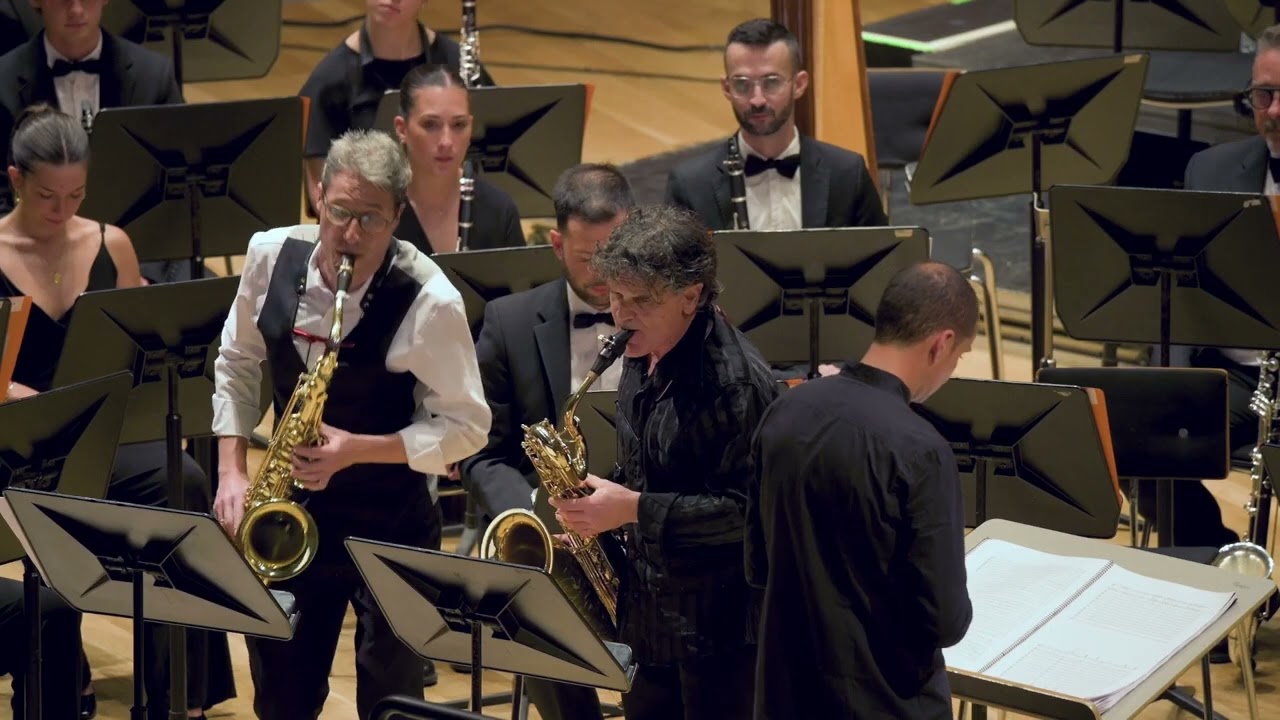 Looking back,looking forward - Andy Scott - Gran Canaria Wind Orchestra