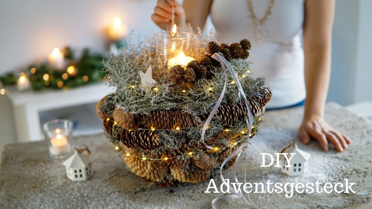 DIY Adventsgesteck mit Zapfen und Flechte