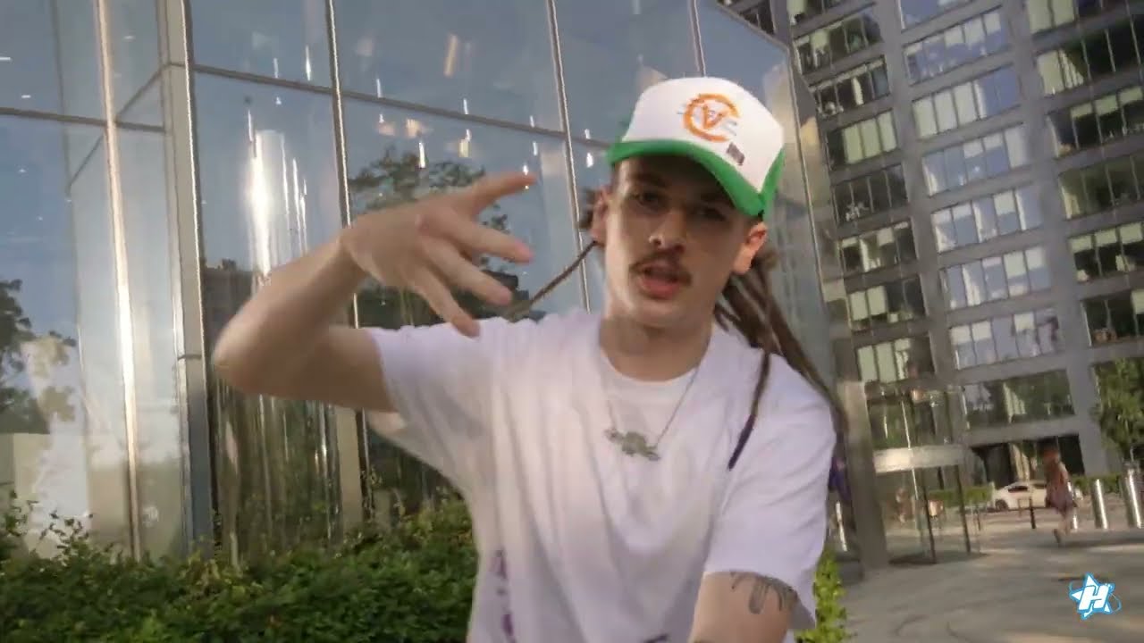 Ozzy Baby - Tw&oacute;j Plug (Dir by @siematuhari) (bez kordena)