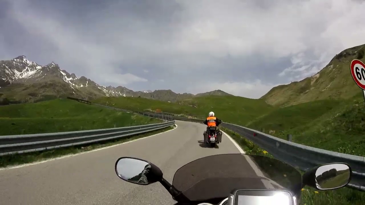 BMW S1000R VS Kawasaki ZRX1200S
