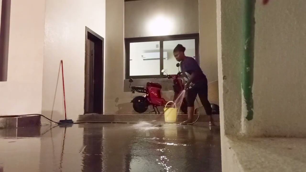 Life of a Nigerian living in an Arab country/cleaning day