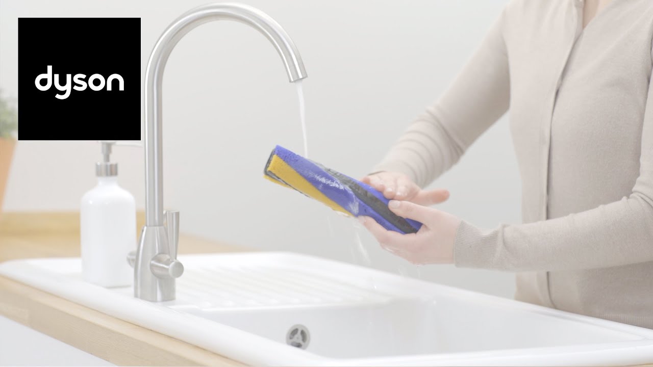 How to clean the Soft roller brush bar on Dyson V15 Detect&trade; cordless vacuum | Wash and dry guide