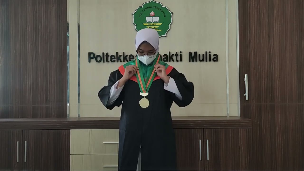 TUTORIAL PEMAKAIAN TOGA BAGI WISUDAWAN