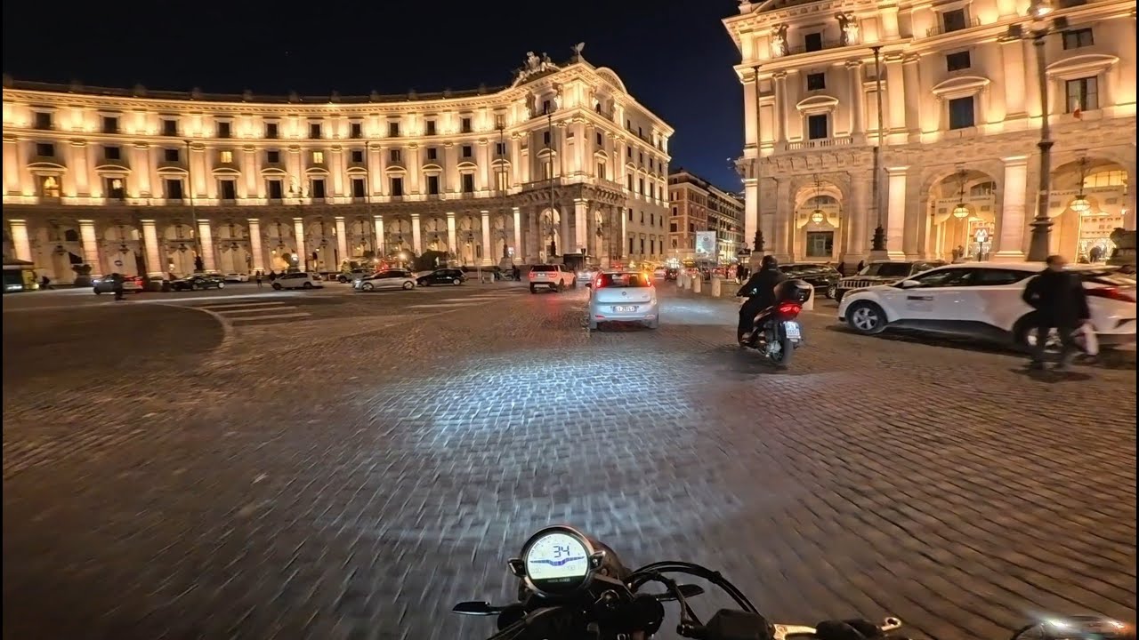 Rome by night - Moto Guzzi V7 Stone - Mistral exhaust - Insta360 Ace Pro 2