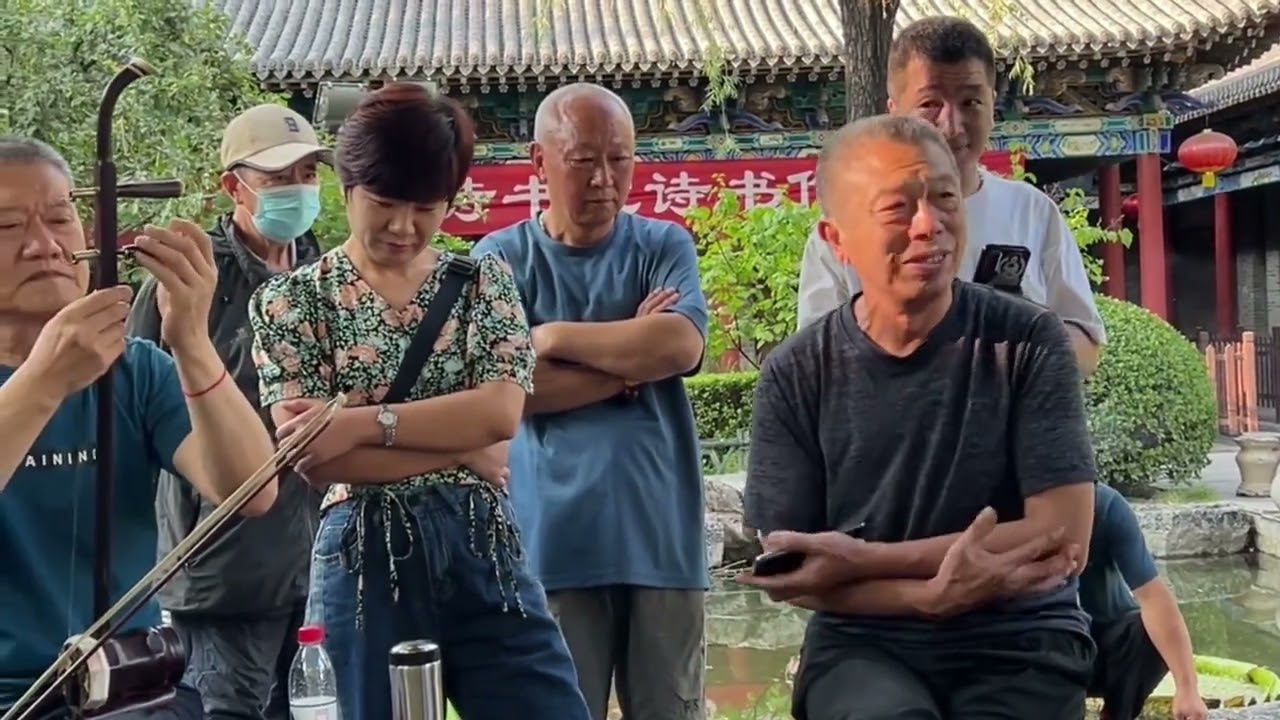 去公园盘大爷，不料被大爷下战书，找来一群高手切磋